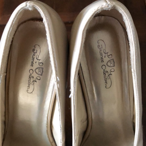 Women’s size 10 Journee Collection tan stilettos - Picture 10 of 16